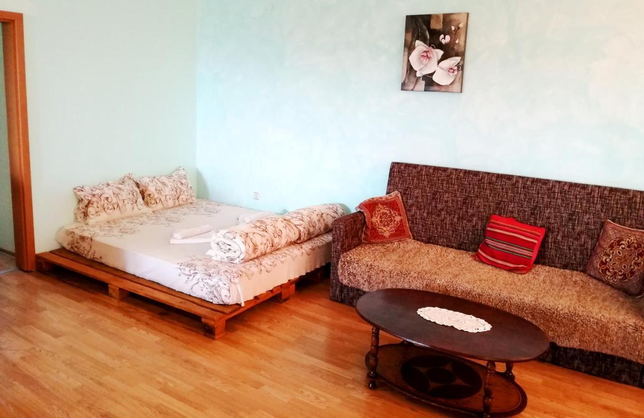 Guest House Misha Petrevene 외부 사진