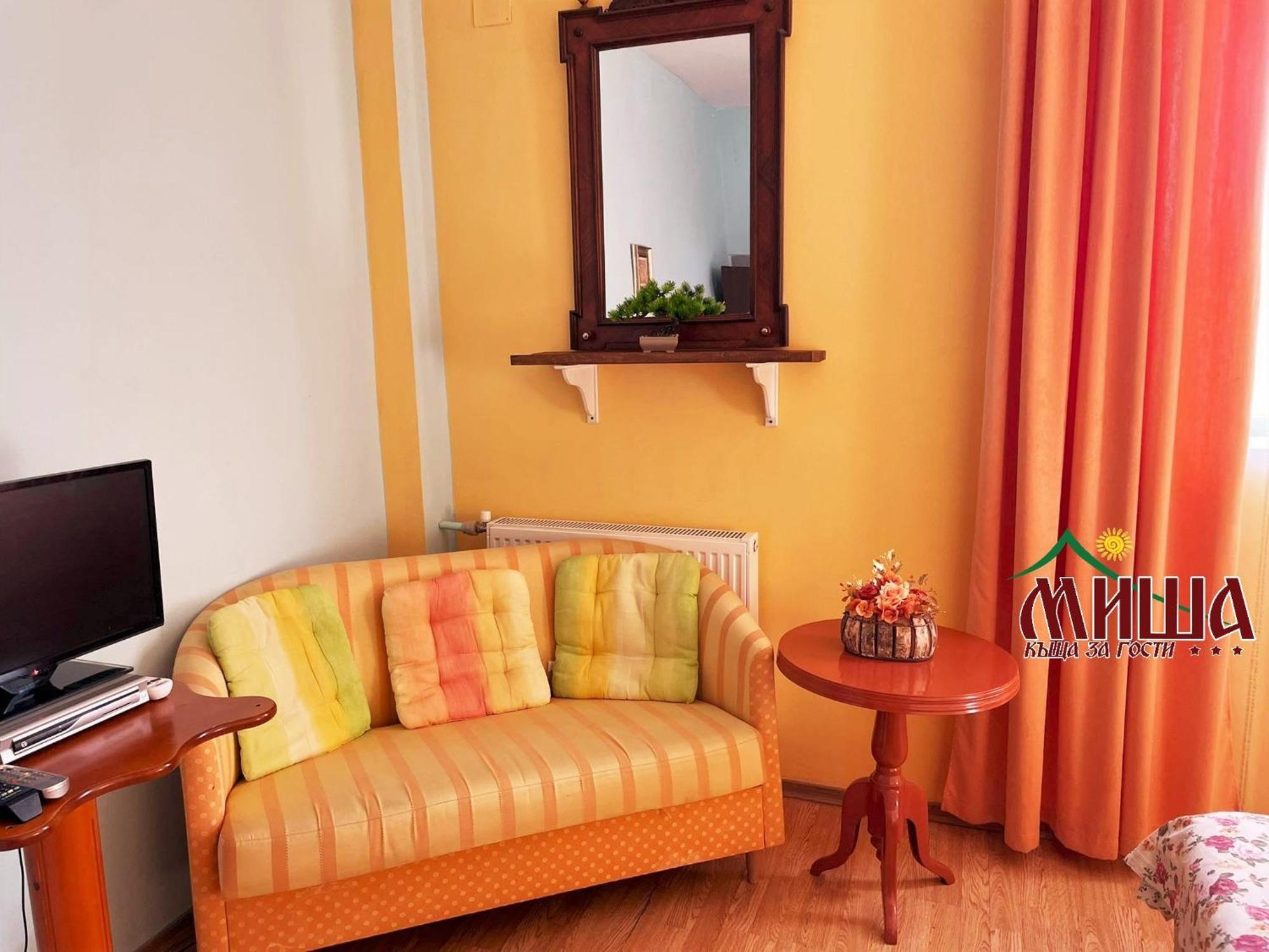 Guest House Misha Petrevene 외부 사진