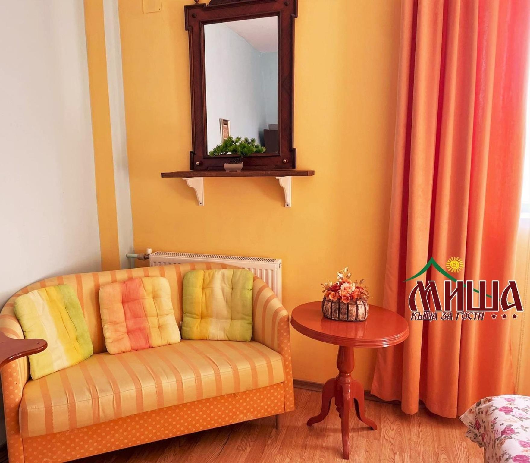 Guest House Misha Petrevene 외부 사진