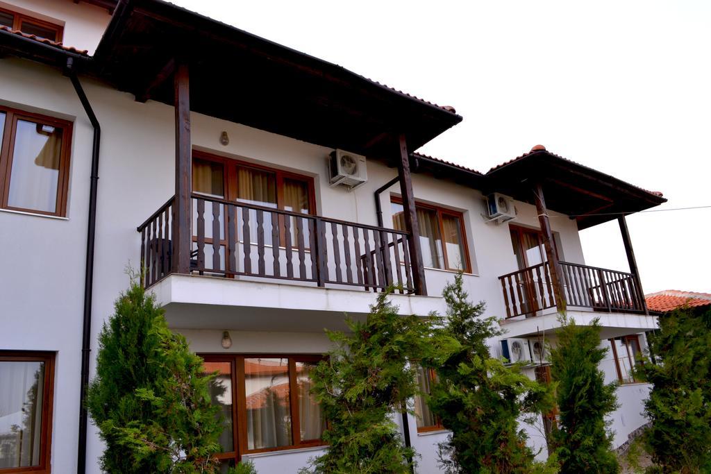 Guest House Misha Petrevene 외부 사진