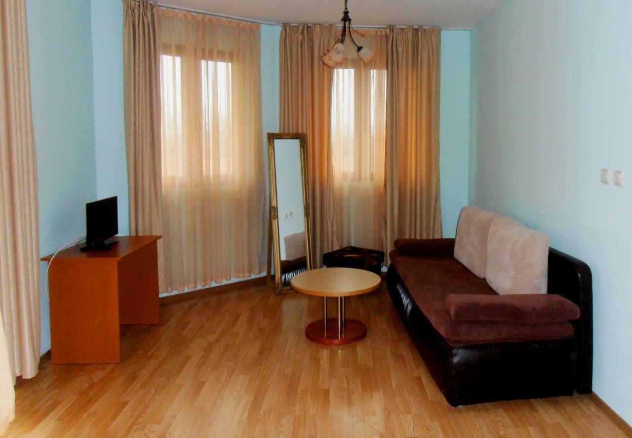 Guest House Misha Petrevene 외부 사진