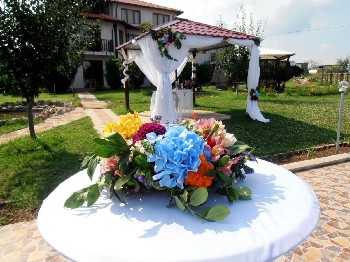 Guest House Misha Petrevene 외부 사진